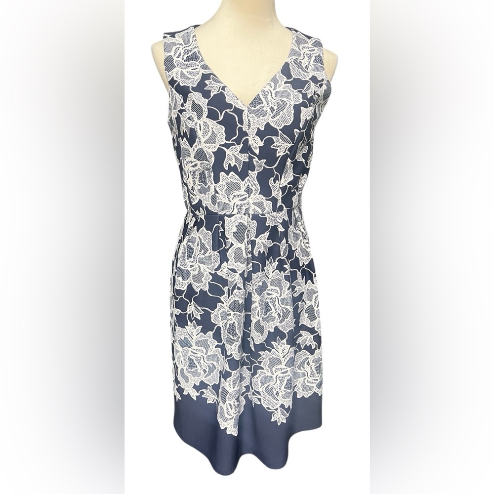 ENFOCUS STUDIO Elegant Navy and White Floral Midi Dress